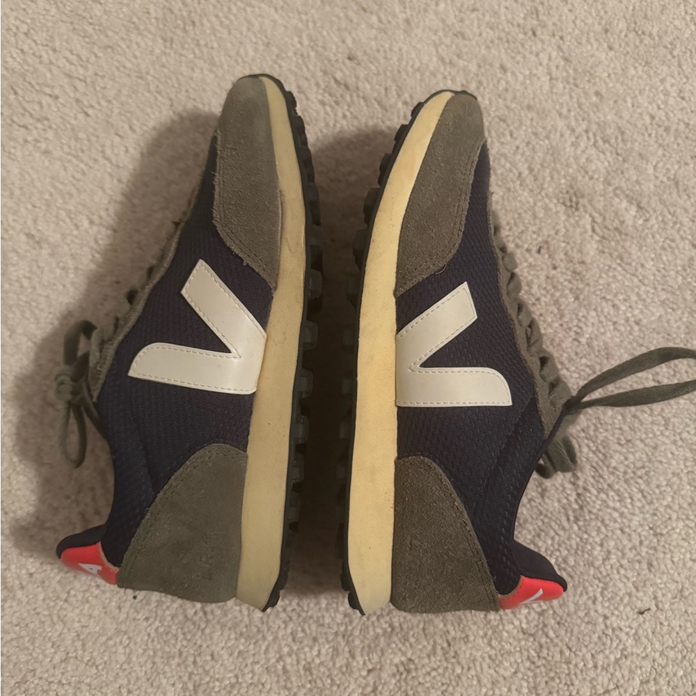 VEJA Sneakers in great condition. Size 6/37